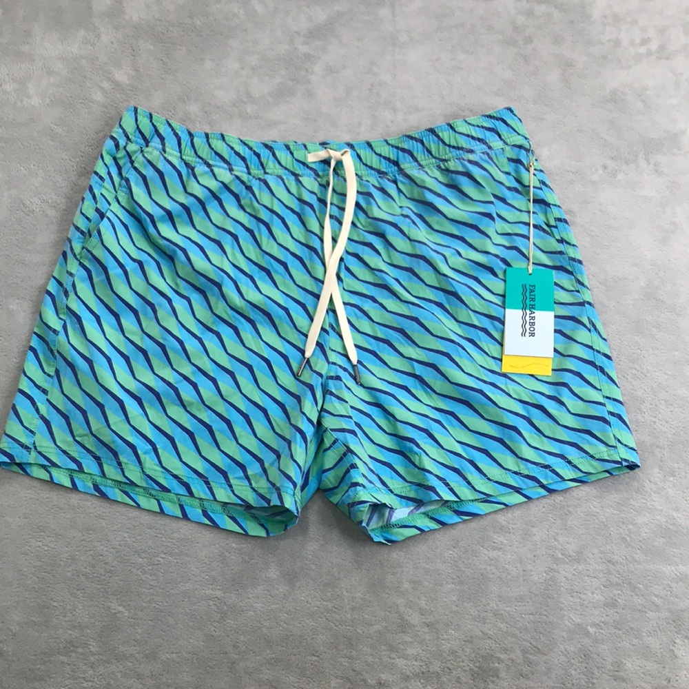 Fair Harbor Bungalow Shorts Wavy Print Size XXL New